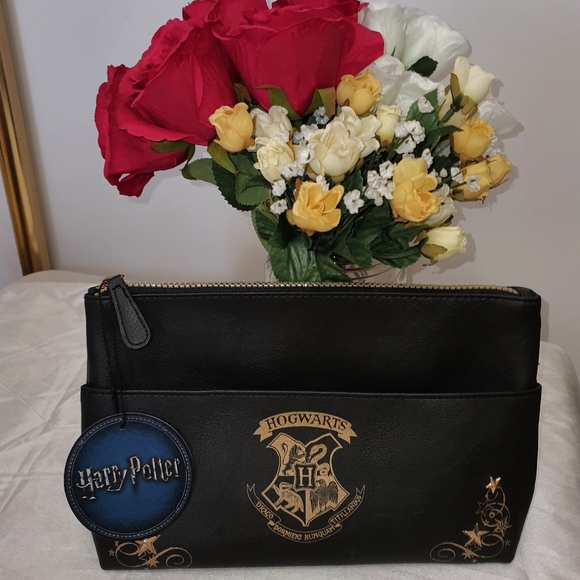 Harry Potter Hogwarts Cosmetic Bag - Picture 5 of 16